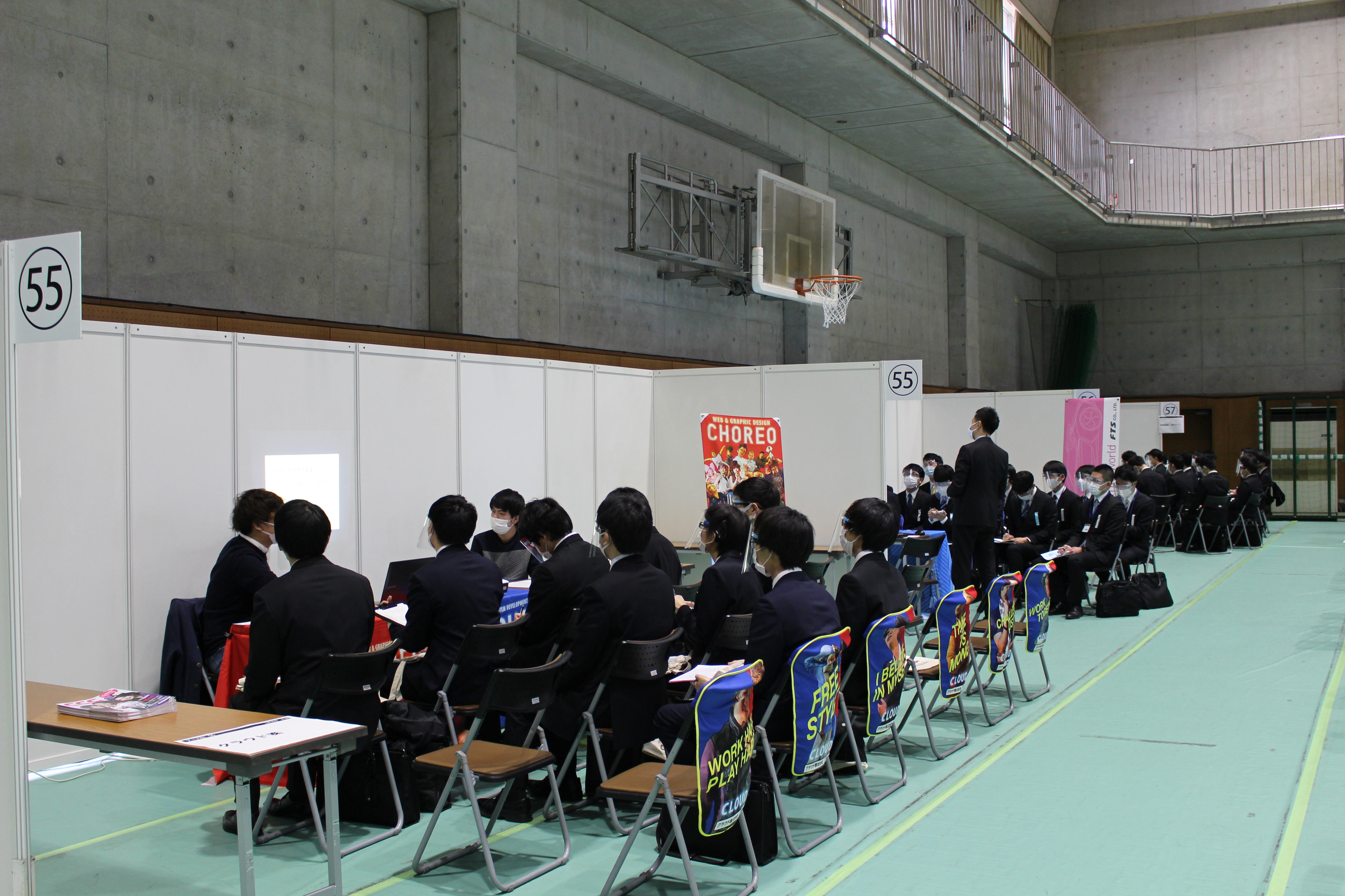 学内合同説明会の様子