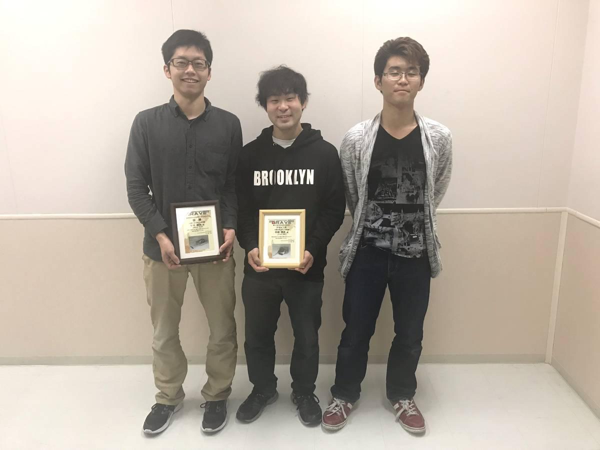 左：優勝した十河直矢さん、中：デザイン賞の中島啓太さん、右：第4位となった梅村光さん